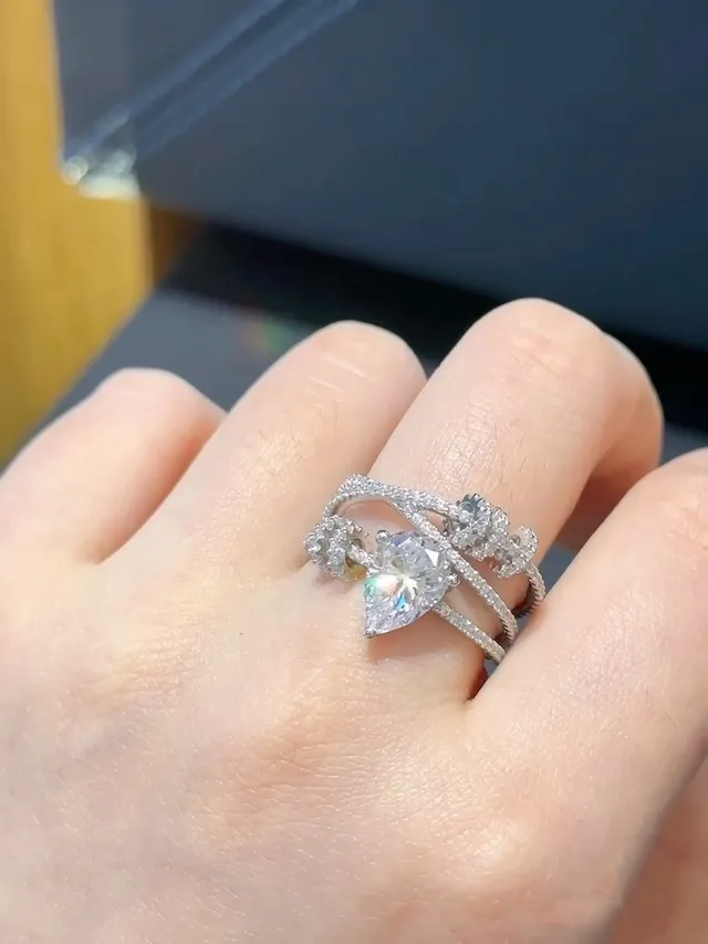 Tiffany & Co. Bague en argent marine à pierre centrale en forme de poire pavé-set double bande 3