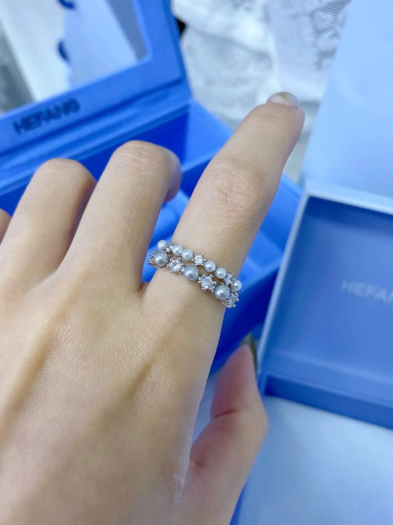 Tiffany & Co. Bague de perles et diamants empilée 3