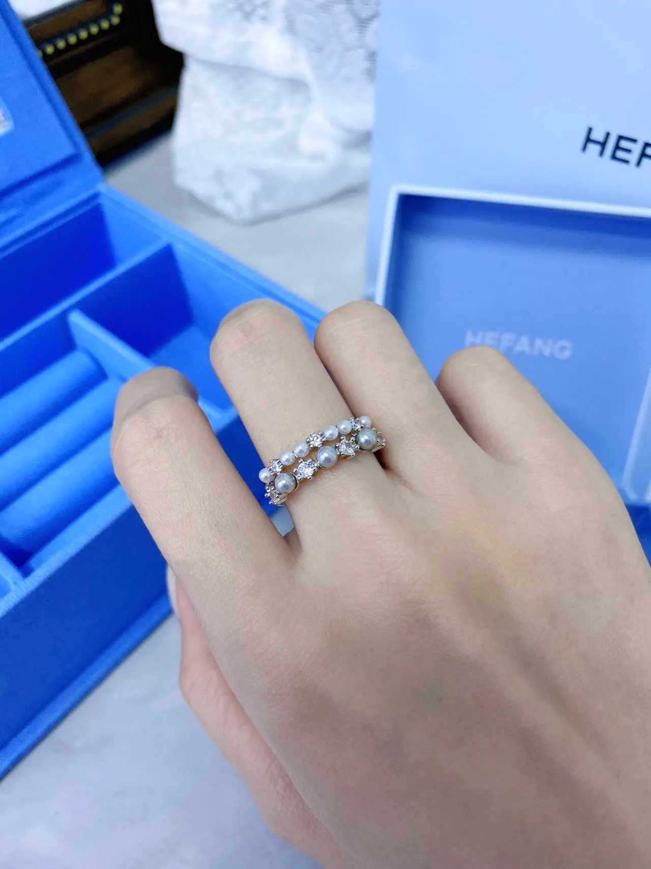 Tiffany & Co. Bague de perles et diamants empilée 4