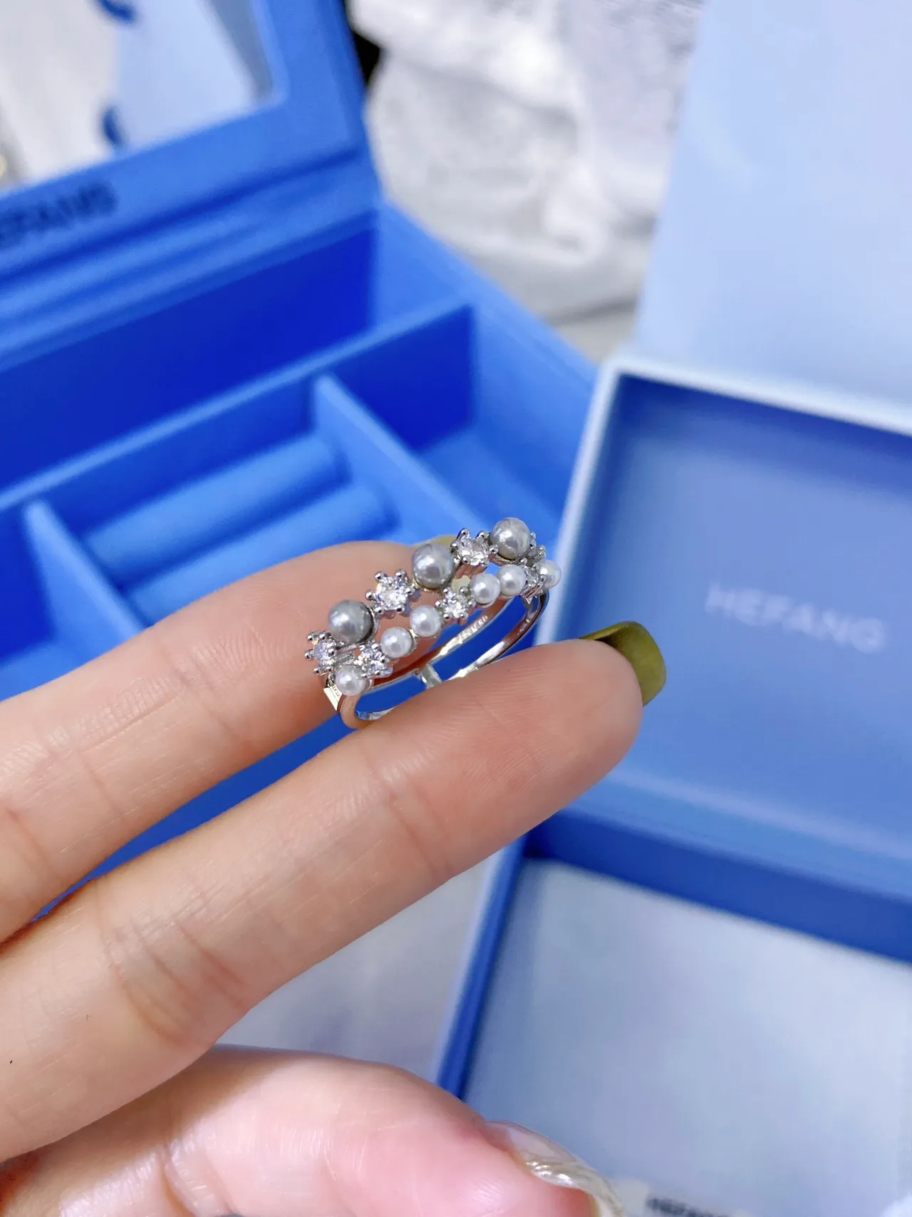 Tiffany & Co. Bague de perles et diamants empilée 5
