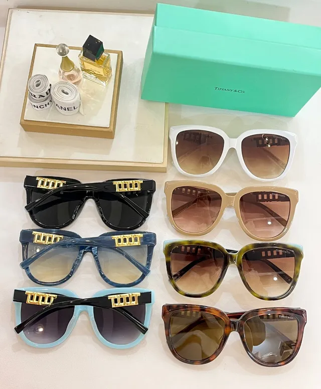 Tiffany & Co. T Collection Lunettes de soleil oversized yeux de chat noires 3
