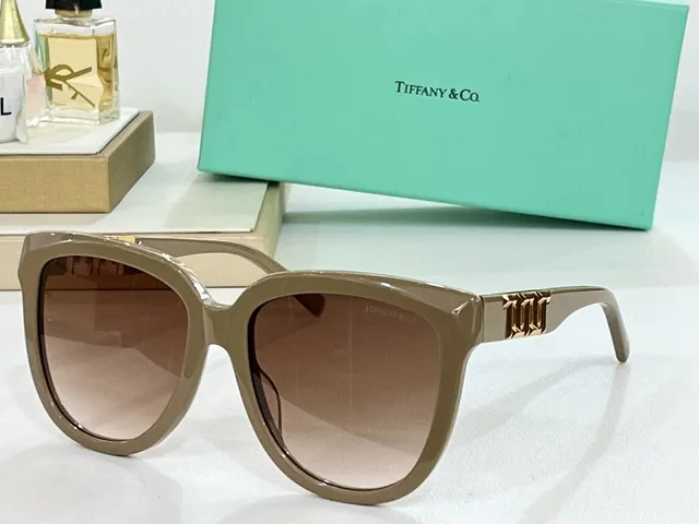 Tiffany & Co. T Collection Lunettes de soleil oversized yeux de chat noires 7