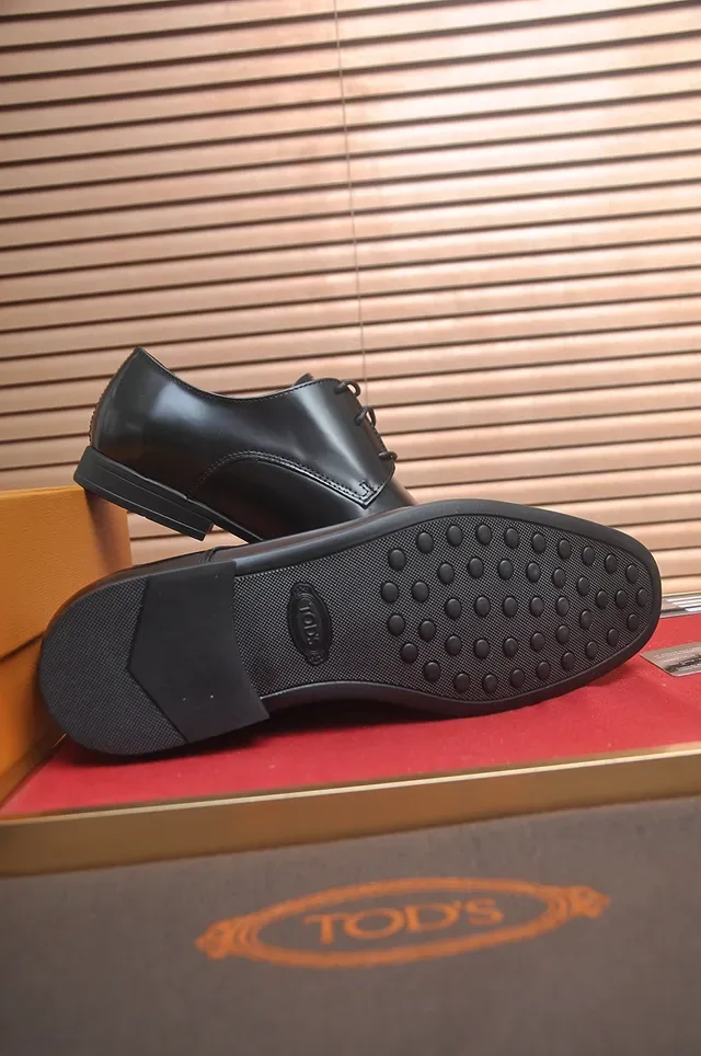 Tod's Sapatos Oxford Pretos com Bico de Cap 3