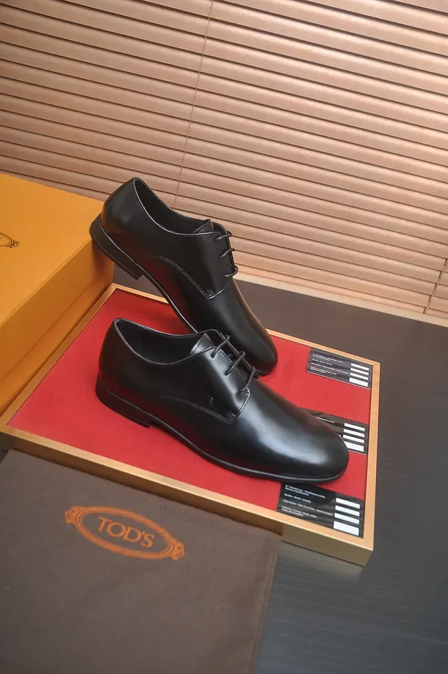 Tod's Sapatos Oxford Pretos com Bico de Cap 4