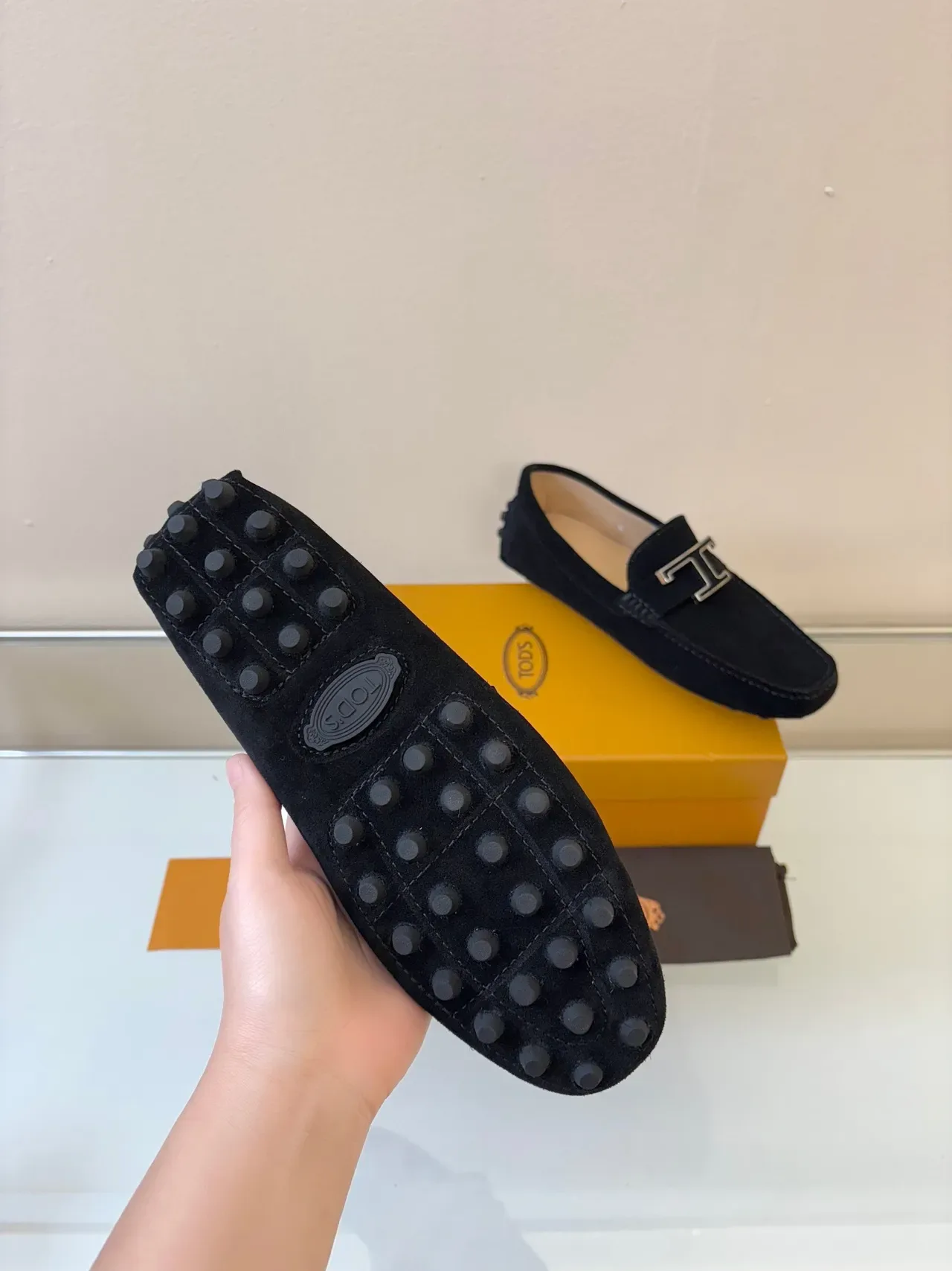 Tod's Gommino Loafer Noir Daim Boucle T Métal Loafers 5