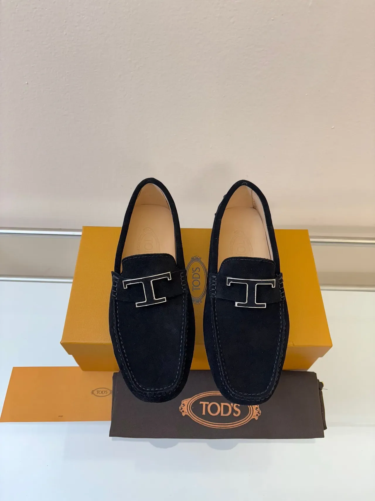 Tod's Gommino Loafer Noir Daim Boucle T Métal Loafers 6