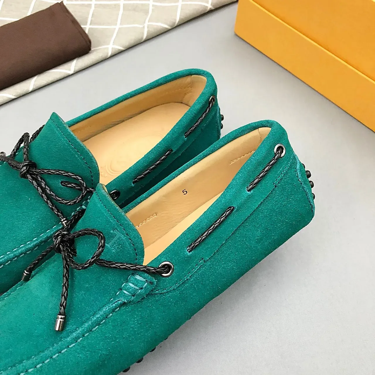 Tod's حذاء لوبفر أخضر أسود من السودي مع عقدة جلدية مضفرة 6