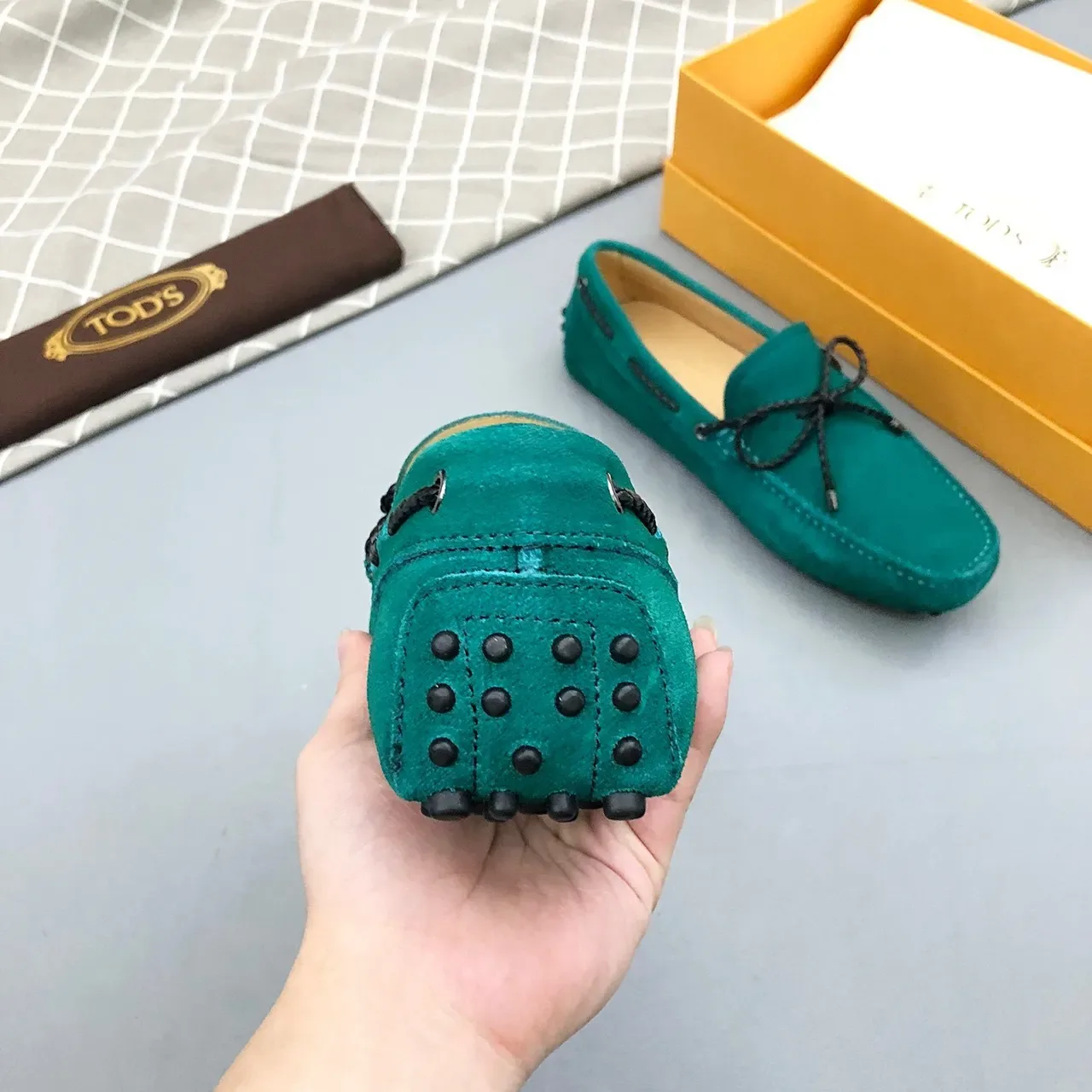 Tod's حذاء لوبفر أخضر أسود من السودي مع عقدة جلدية مضفرة 7