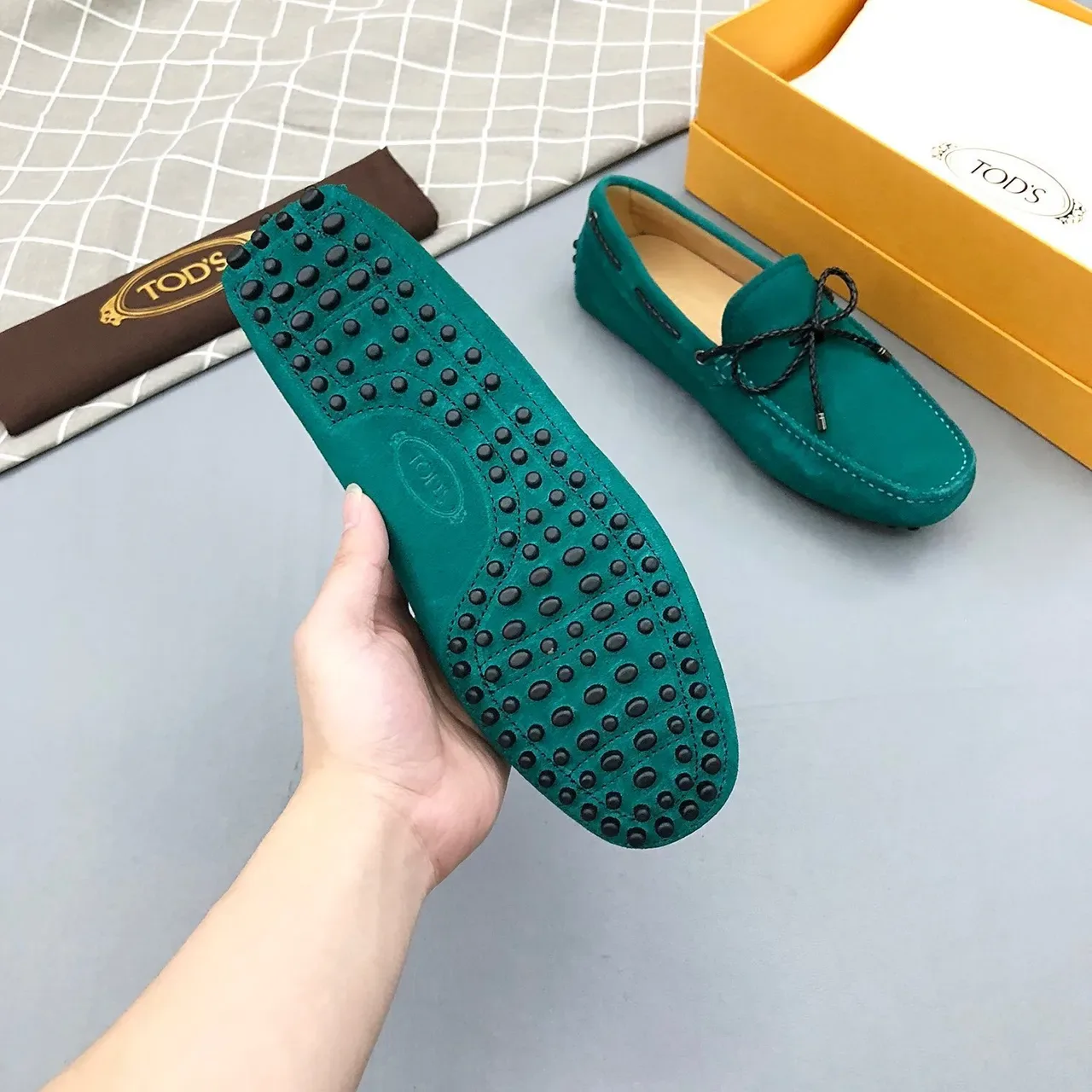 Tod's حذاء لوبفر أخضر أسود من السودي مع عقدة جلدية مضفرة 8