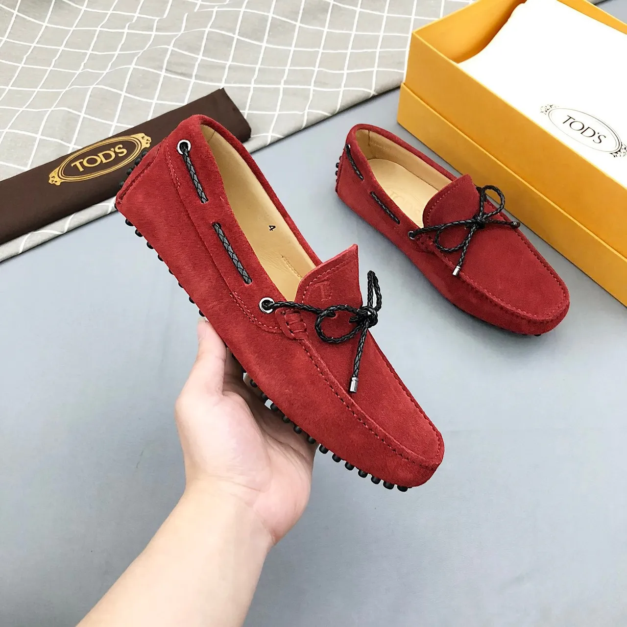 Tod's Rope Bow Loafer Rouge Noir Daim Dessus Détail Loafer 3