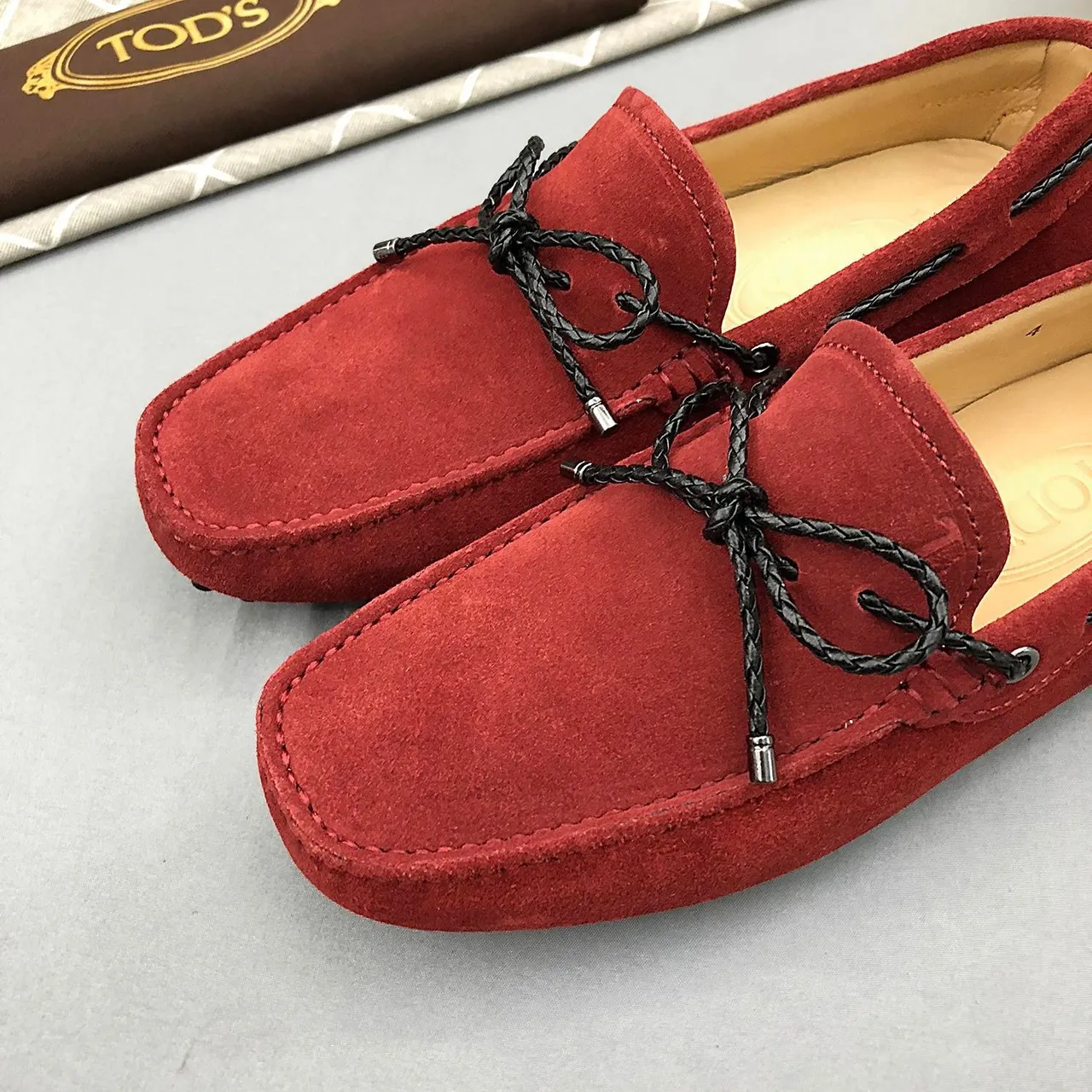 Tod's Rope Bow Loafer Rouge Noir Daim Dessus Détail Loafer 5