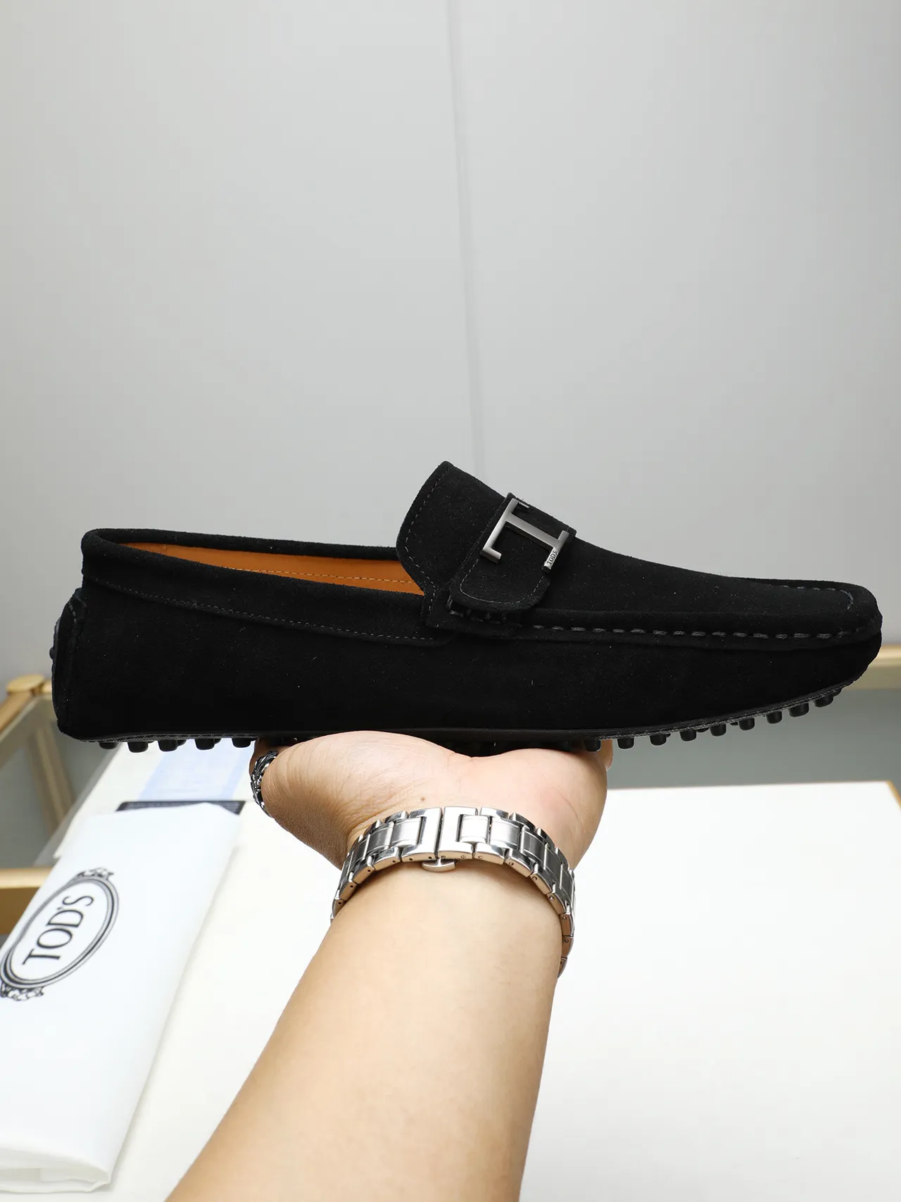 Tod's Gommino Loafer Mocassins en daim noir T-Bar Buckle 4