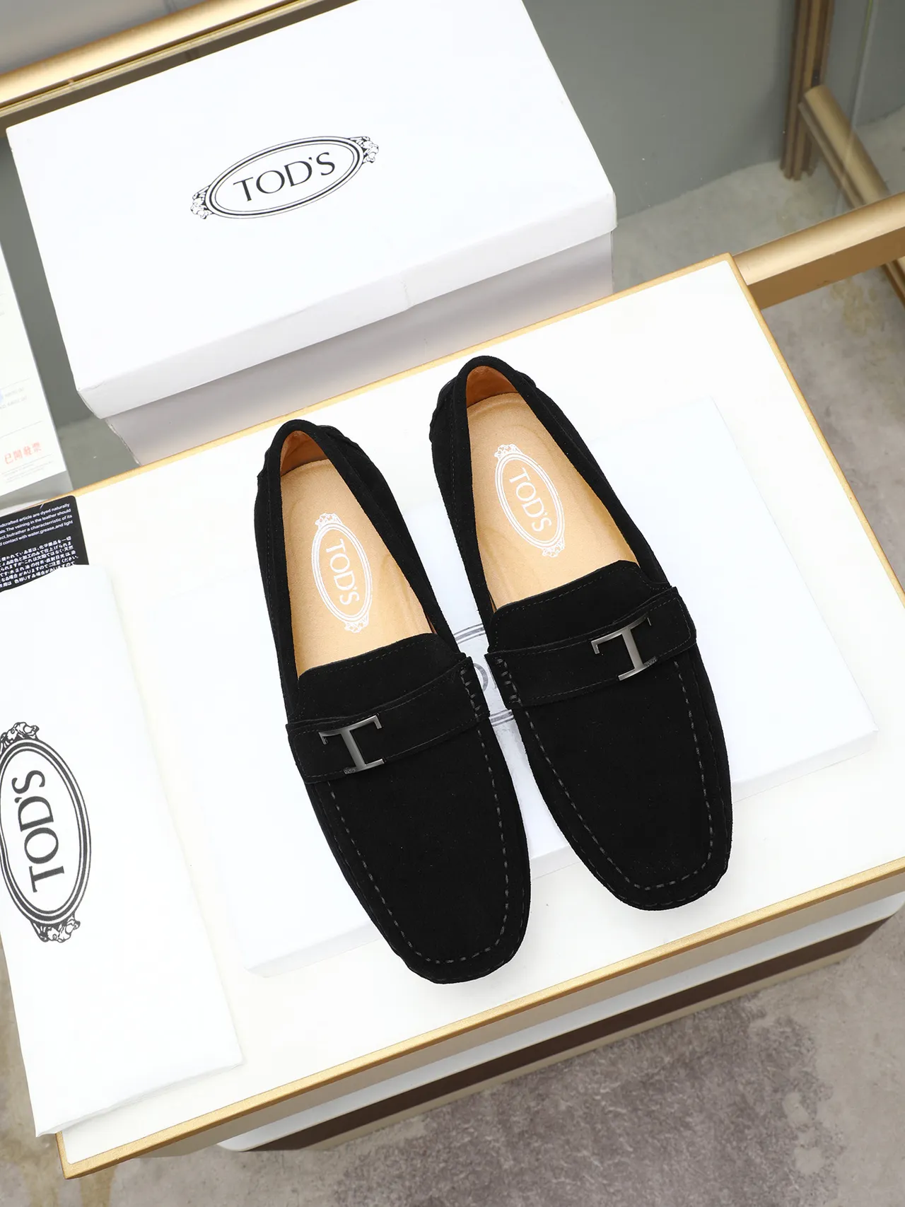 Tod's Gommino Loafer Mocassins en daim noir T-Bar Buckle 2