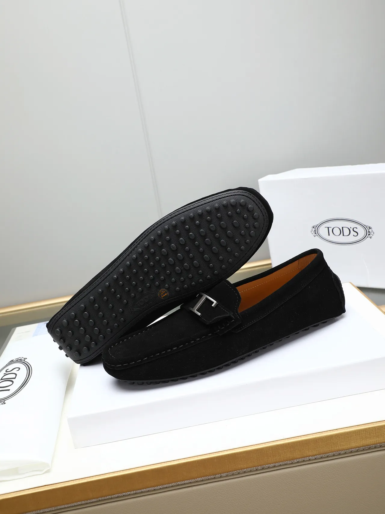 Tod's Gommino Loafer Mocassins en daim noir T-Bar Buckle 3