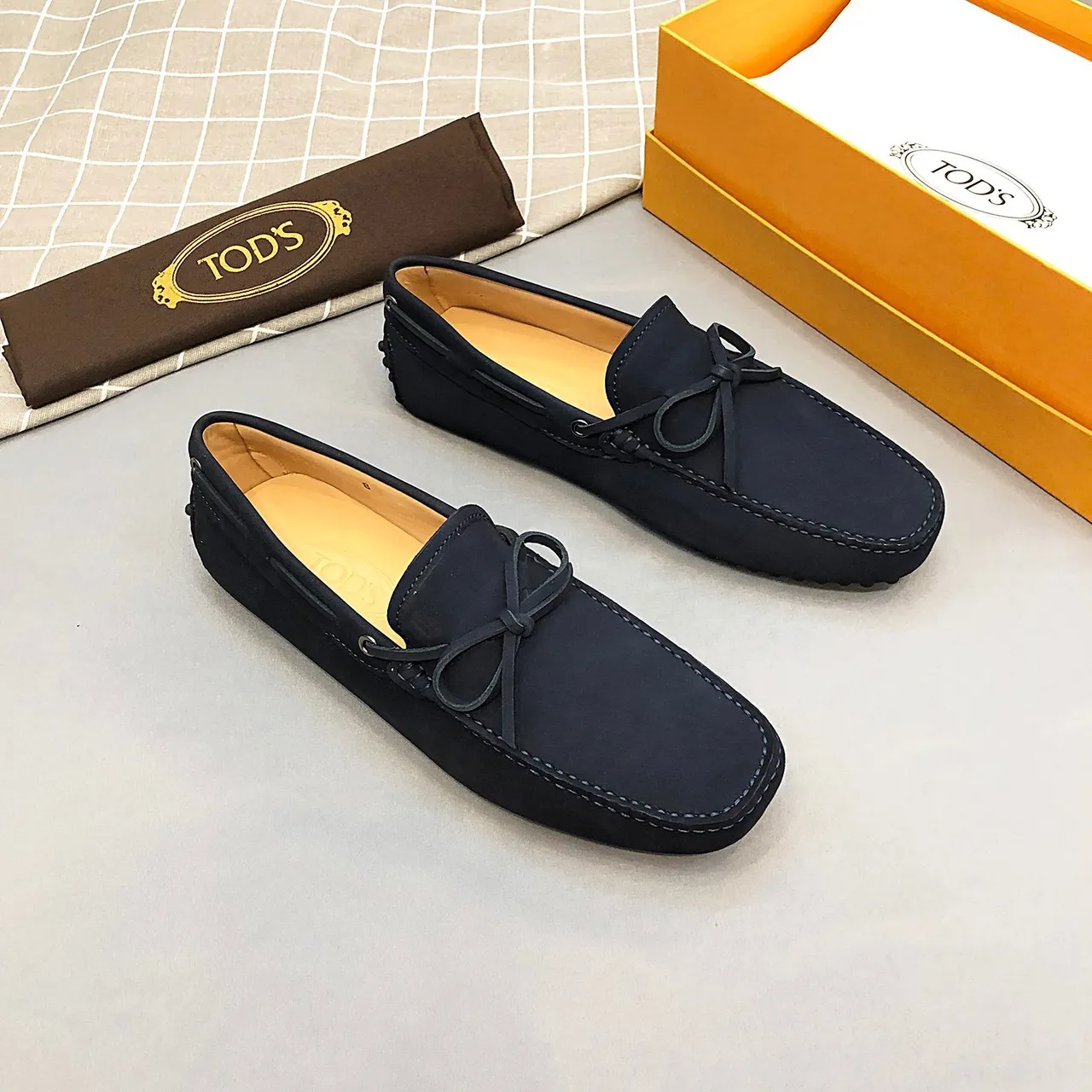 Tod's Gommino Loafer Navy Beige Cuir suédé partie supérieure Nœud papillon vamp Loafer 4