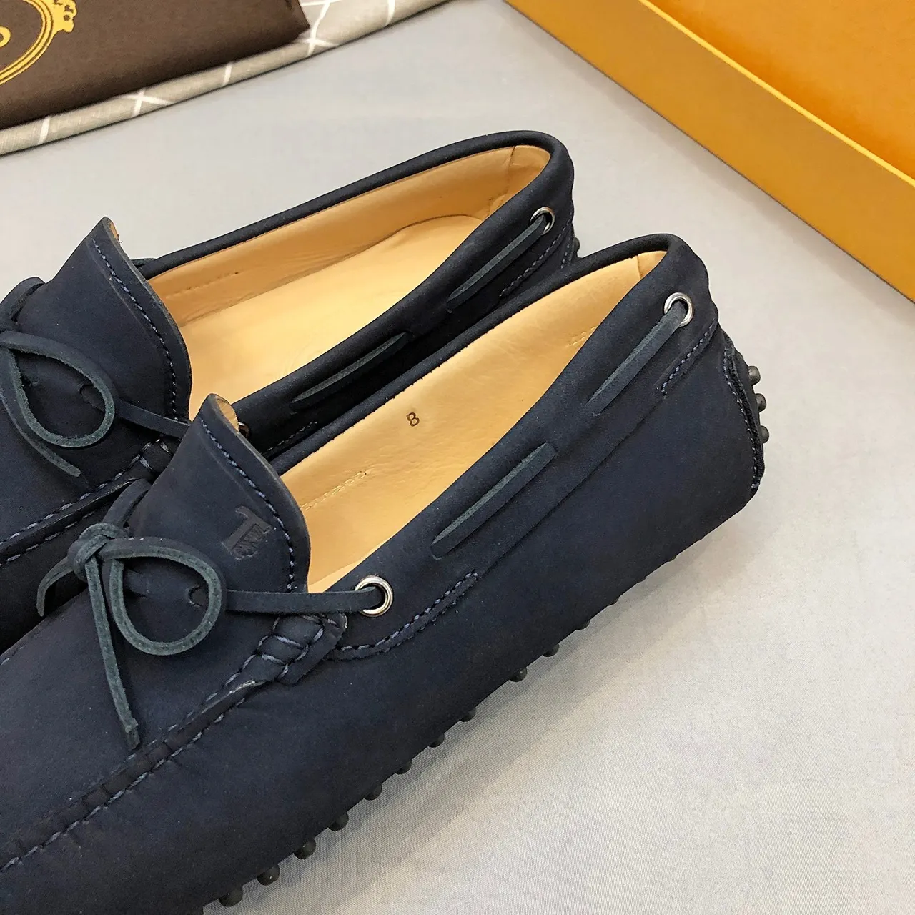 Tod's Gommino Loafer Navy Beige Cuir suédé partie supérieure Nœud papillon vamp Loafer 6