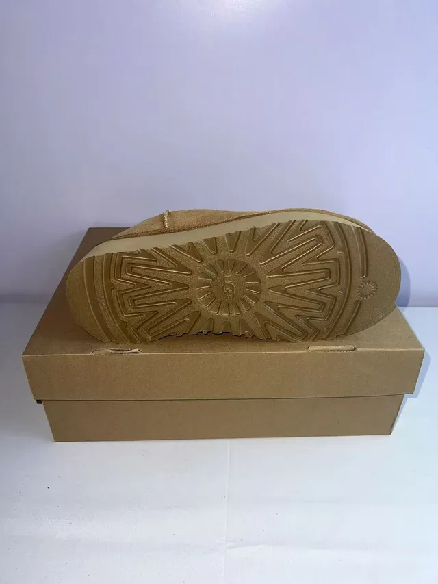 UGG भूरा स्लिप ऑन प्लेटफॉर्म सोल एंकल बूट्स 2