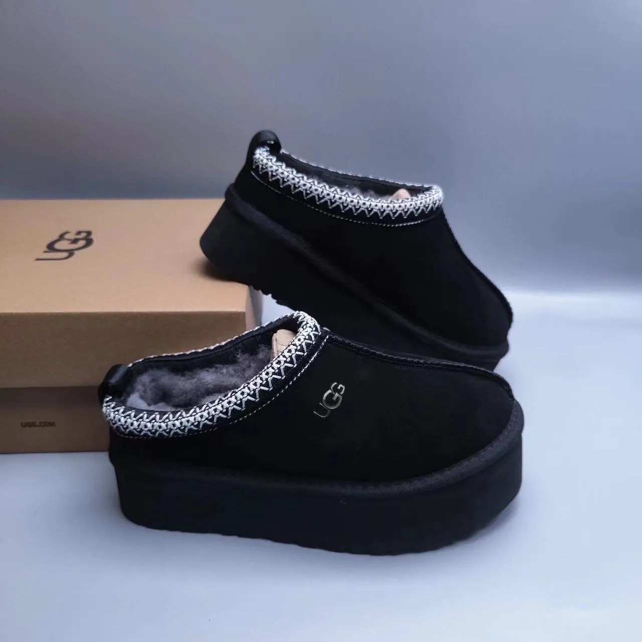 UGG Black White Platform Sole Shearling-Lined Casual Shoes 6