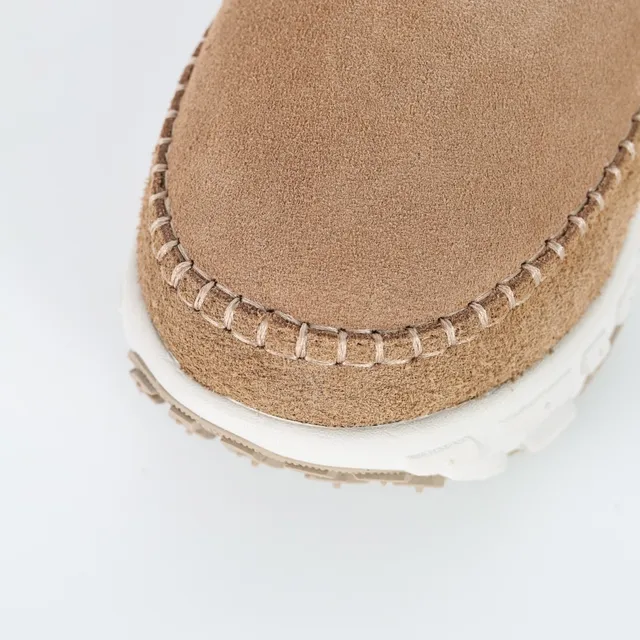 UGG 棕白麂皮鞋面模制平台底雪靴 5