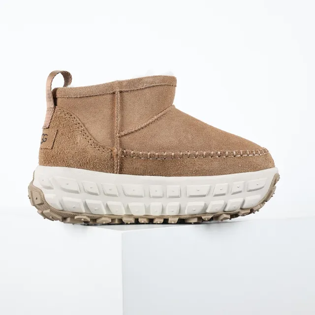 UGG 棕白麂皮鞋面模制平台底雪靴 7