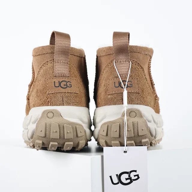 UGG 棕白麂皮鞋面模制平台底雪靴 8