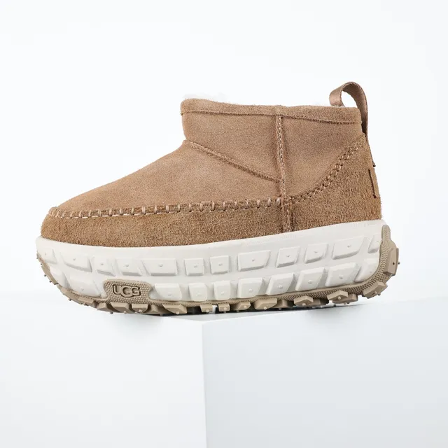 UGG 棕白麂皮鞋面模制平台底雪靴 9