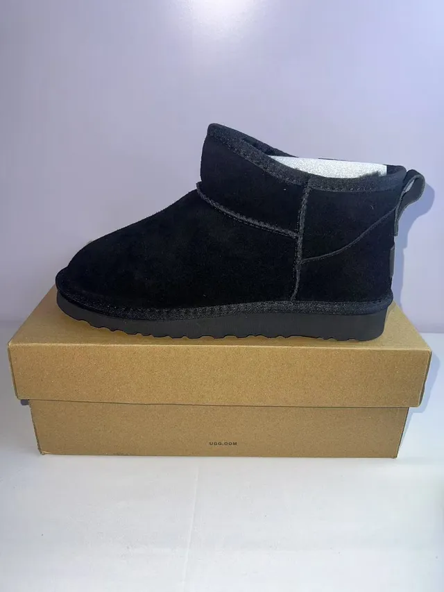 UGG经典迷你黑色麂皮羊毛内里雪靴 3