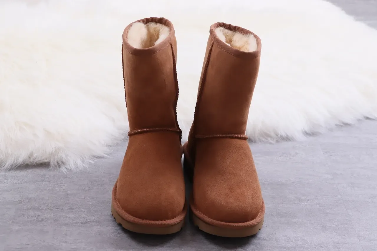 UGG Classic Short বাদামী সুয়েড শিয়ারলিং লাইন্ড স্নো বুট 9