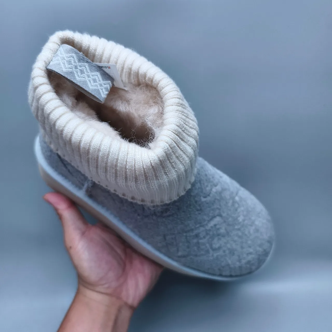 UGG Gray Beige Platform Sole Ribbed Knit Cuff Snow Boots 3