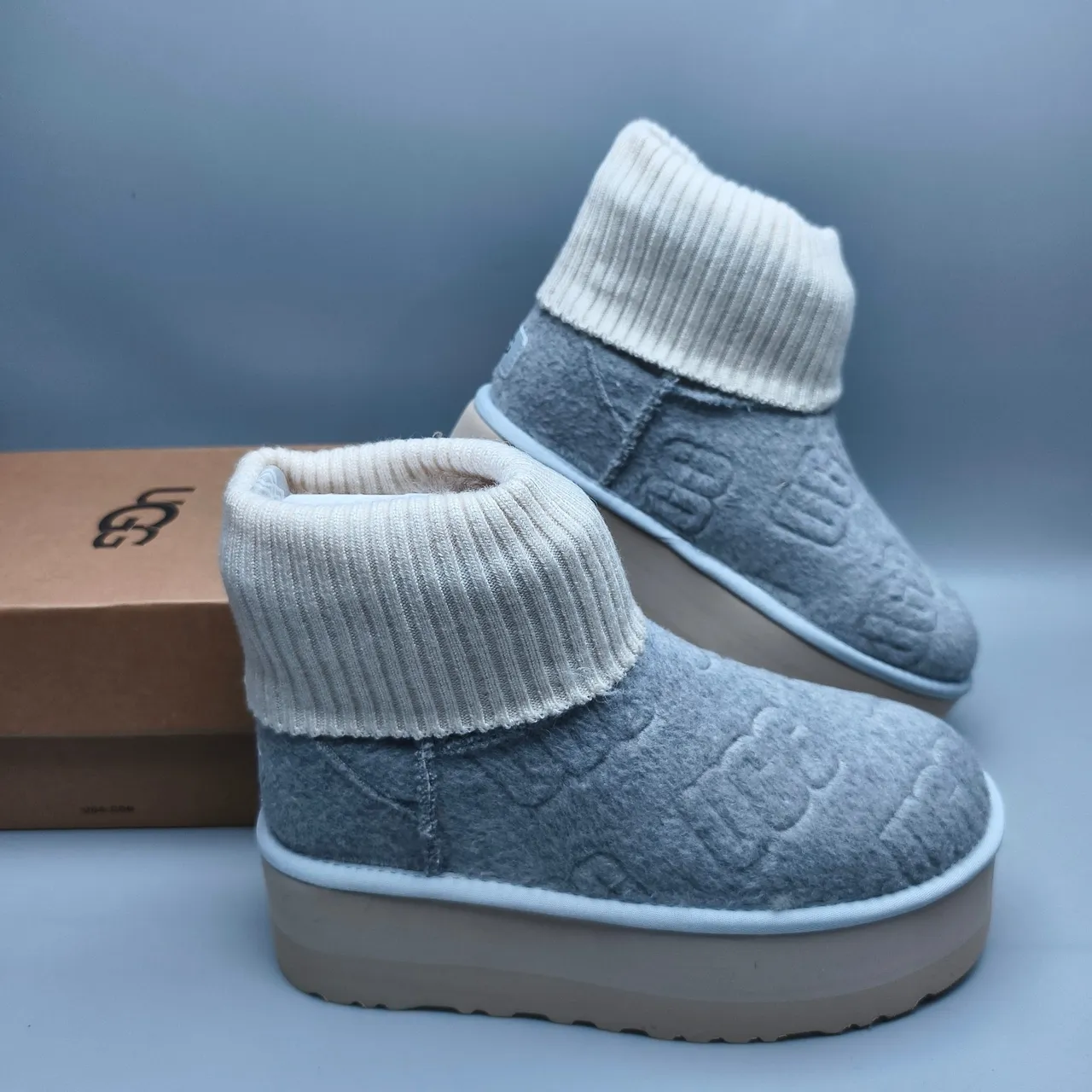 UGG Gray Beige Platform Sole Ribbed Knit Cuff Snow Boots 6