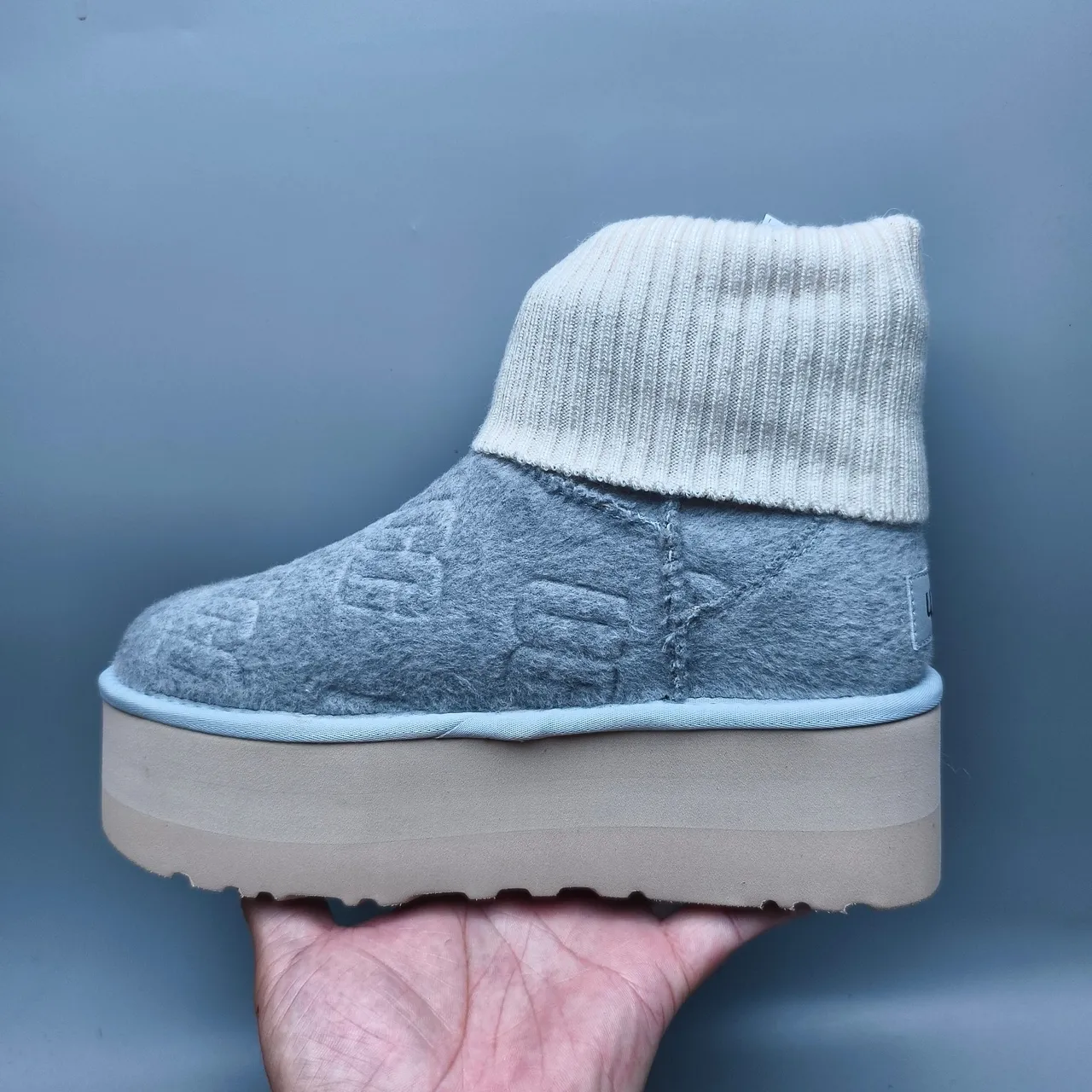 UGG Gray Beige Platform Sole Ribbed Knit Cuff Snow Boots 7