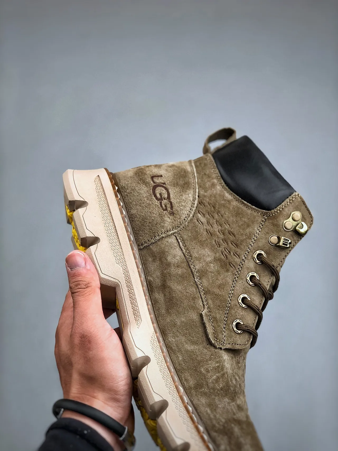 UGG लेस-अप सुड वर्क बूट 6