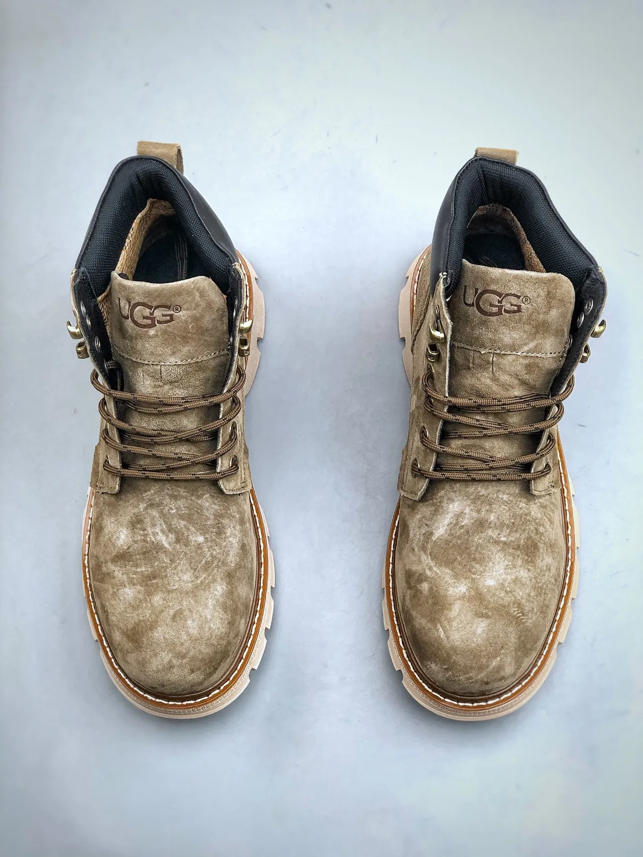 UGG लेस-अप सुड वर्क बूट 8
