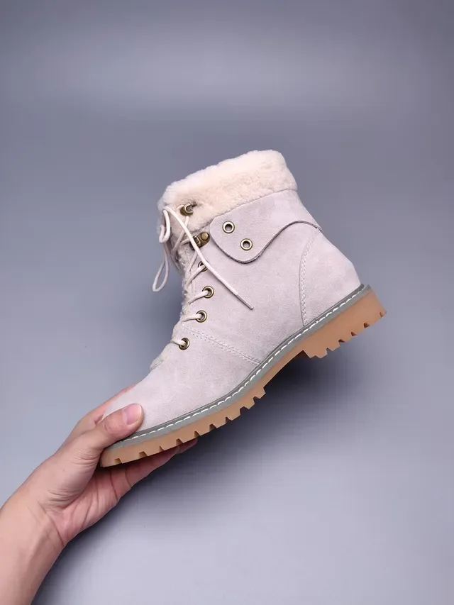 UGG शियरलिंग-लाइन्ड सूड लेस-अप एन्कल बूट 10
