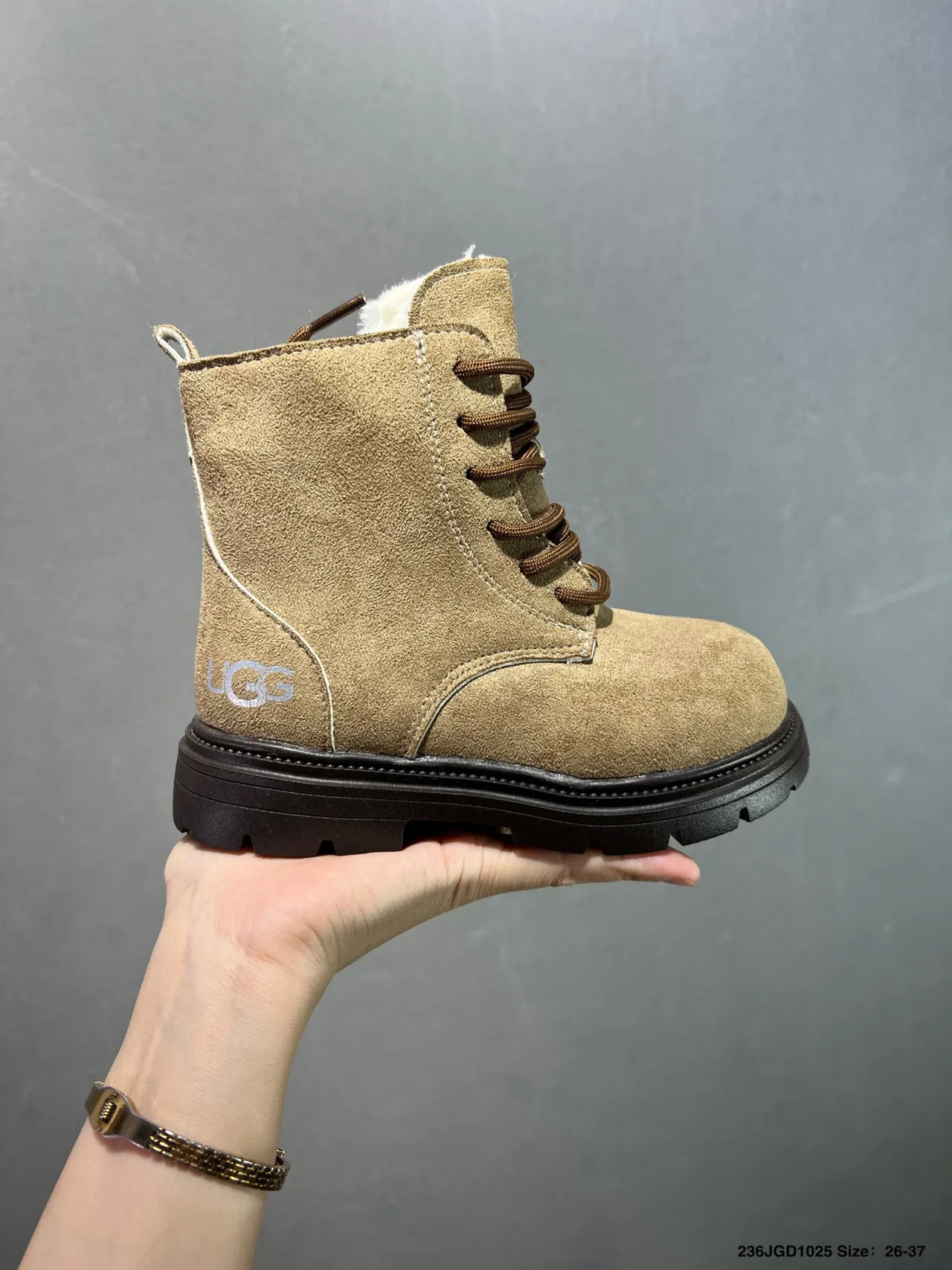 UGG 麂皮系带踝靴 3