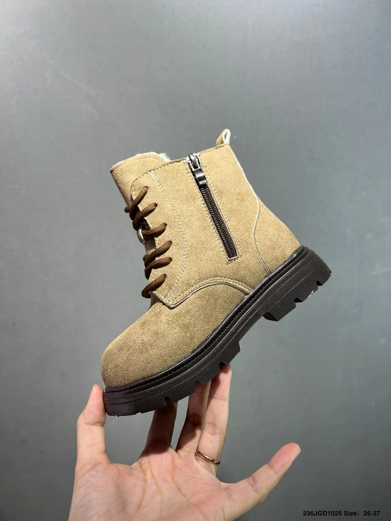 UGG 麂皮系带踝靴 4
