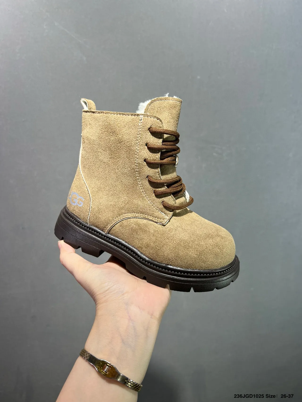 UGG 麂皮系带踝靴 5