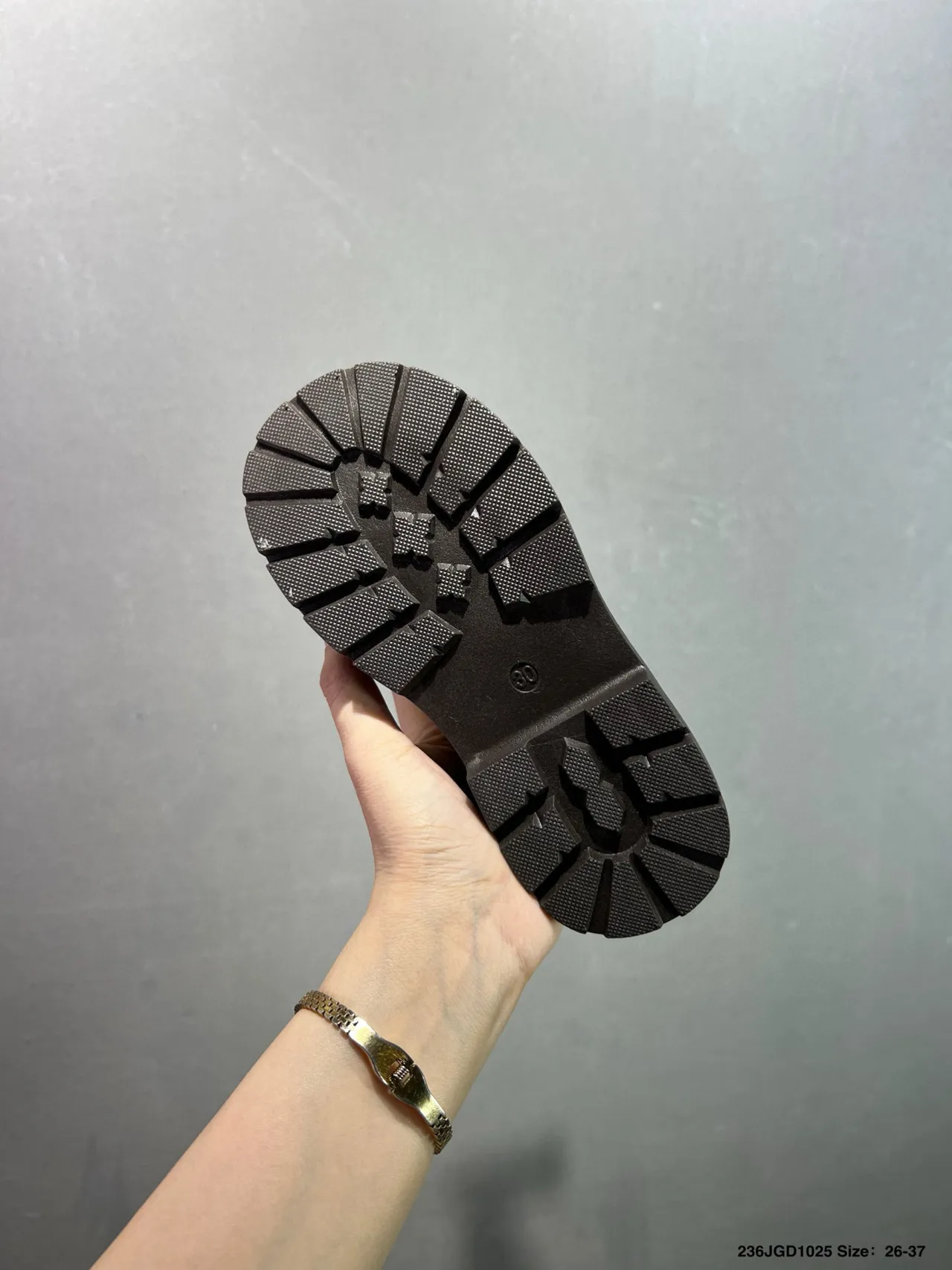 UGG 麂皮系带踝靴 7