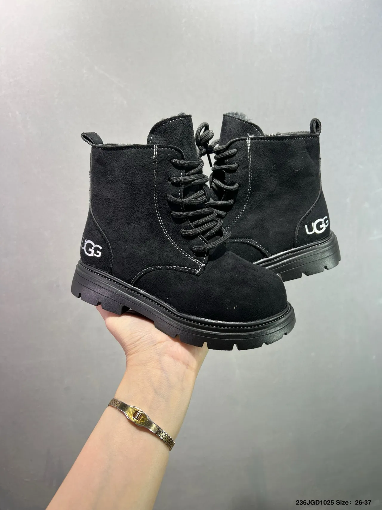 UGG 麂皮系带踝靴 12