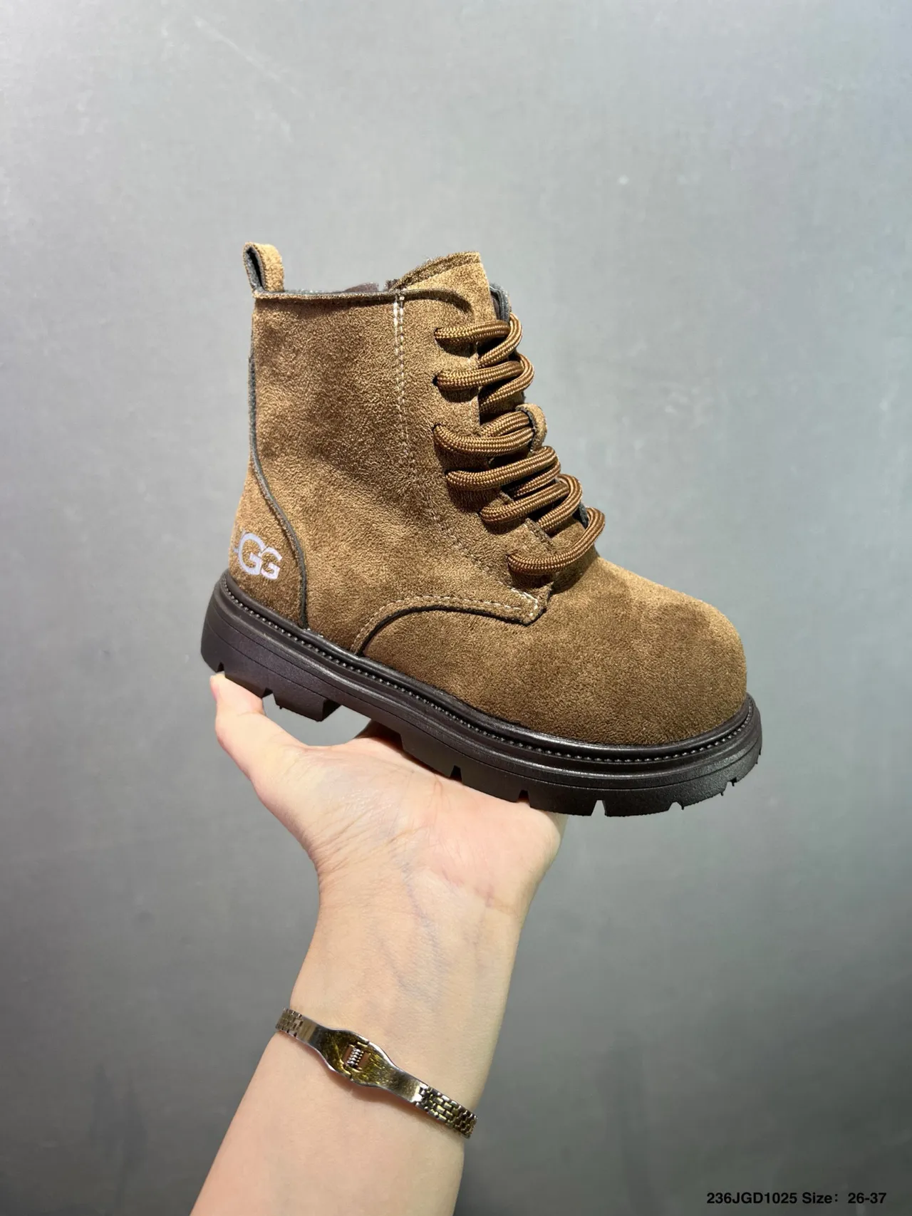 UGG 麂皮系带踝靴 17