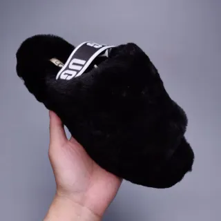UGG Tasman Zapatilla Negra de Peluche