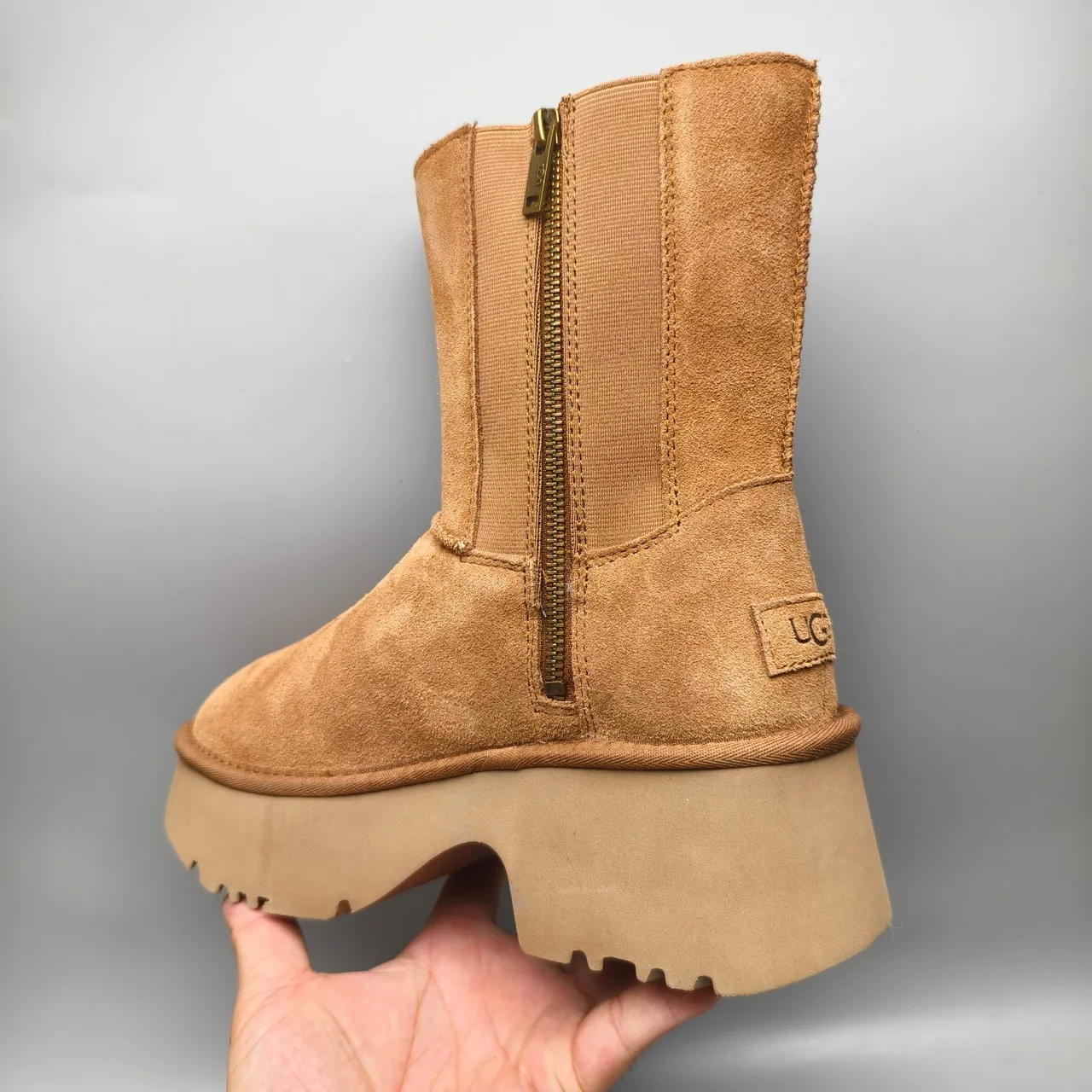 UGG Tasman প্ল্যাটফর্ম এনকেল বুট 4