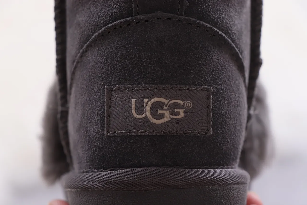 UGG Tasman-Style أحذية ثلجية رمادية وبيضاء مع إصبع ناعم 3