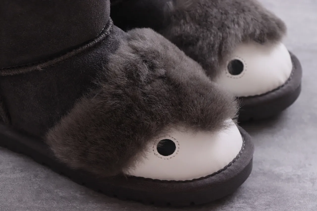 UGG Tasman-Style أحذية ثلجية رمادية وبيضاء مع إصبع ناعم 5