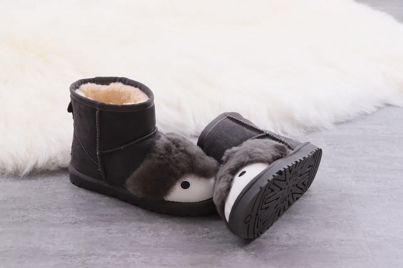 UGG Tasman-Style أحذية ثلجية رمادية وبيضاء مع إصبع ناعم 8