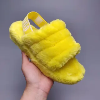 UGG Tasman نعال منزلية أصفرة من الفراء الاصطناعي الناعمة