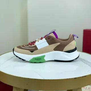 Valentino बेज व्हाइट बहु-पैनल मेश और सिंथेटिक अपर स्कल्प्टेड मिडसोल चंकी स्नीकर