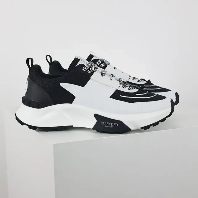 Valentino Garavani Chaussures Lifestyle Chunky Noir et Blanc 3