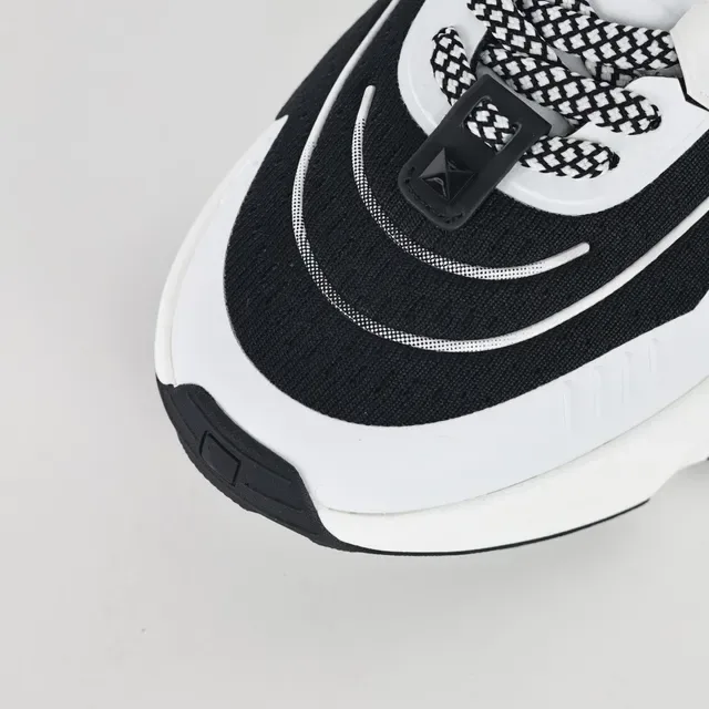 Valentino Garavani Chaussures Lifestyle Chunky Noir et Blanc 5