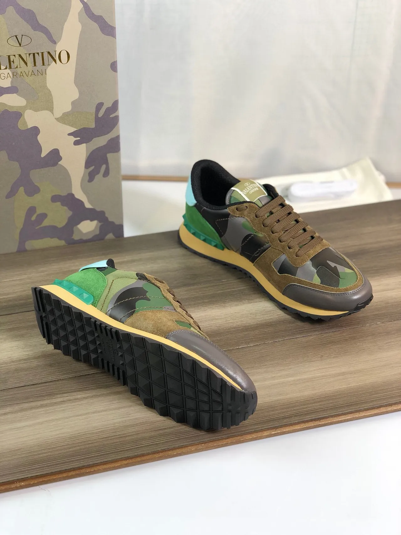 Valentino Camouflage Multicolore Daim et Cuir Panneau Sneakers Lifestyle 3